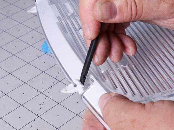 LG Refrigerator Model LFX25973 Refrigerator Light Replacement, Remove the light cover: crwdns2935265:07crwdnd2935265:02crwdnd2935265:03crwdne2935265:0