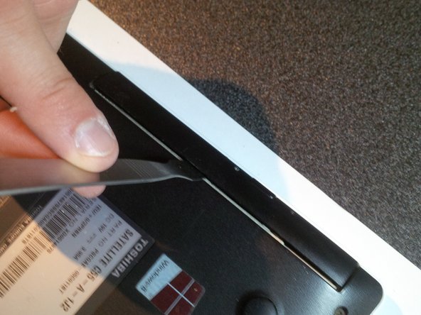 Disassembling Toshiba Satellite C55-A5285/C55-A1J2, removing the dvd bay: crwdns2935265:03crwdnd2935265:02crwdnd2935265:02crwdne2935265:0