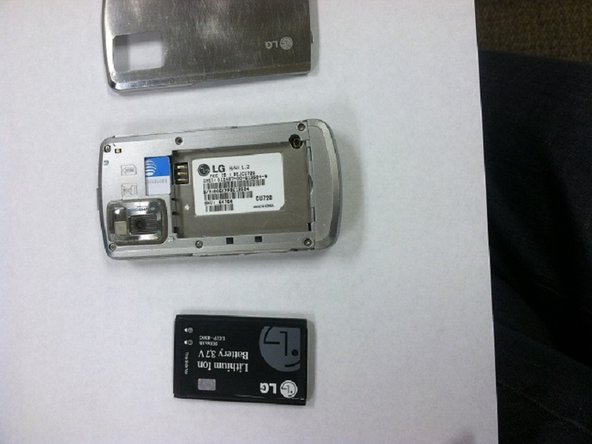 LG Shine Battery Replacement, Battery Removed: crwdns2935265:03crwdnd2935265:03crwdnd2935265:03crwdne2935265:0