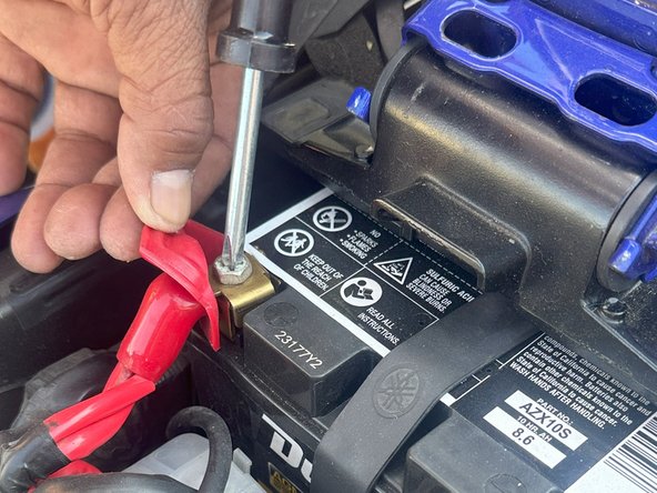 Yamaha YZF-R6 Fan Relay Replacement: crwdns2935265:03crwdnd2935265:02crwdnd2935265:02crwdne2935265:0