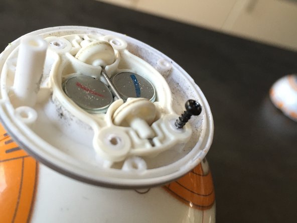 Sphero BB-8 head Teardown & Cleaning: crwdns2935265:06crwdnd2935265:01crwdnd2935265:03crwdne2935265:0