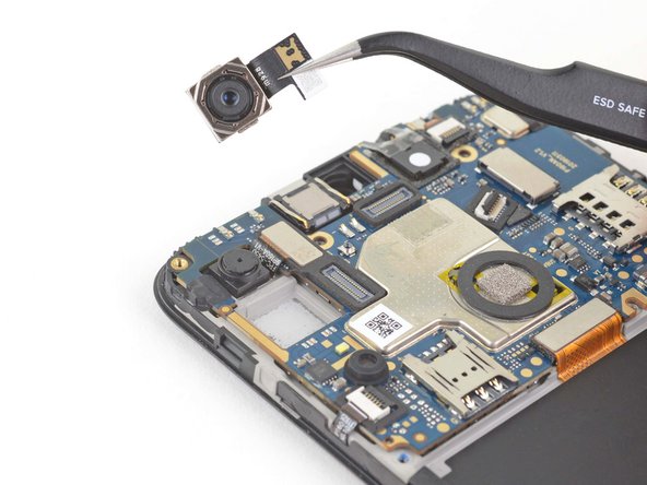 Motorola Moto E6 Plus Motherboard Replacement, Remove the rear cameras: crwdns2935265:021crwdnd2935265:03crwdnd2935265:03crwdne2935265:0