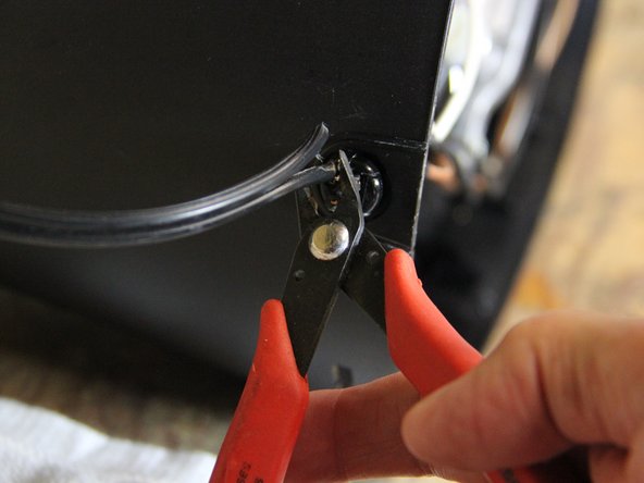 Mr. Coffee power cord replacement for Model BVMC SC12BL1, Remove the old cord: 步骤 2 中的图像 1，2