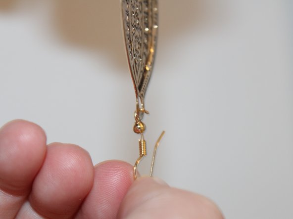 How to Repair Hook Earrings: crwdns2935265:03crwdnd2935265:02crwdnd2935265:03crwdne2935265:0