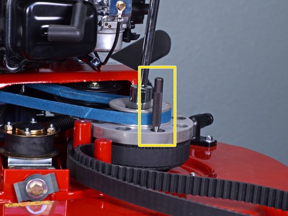 Toro Walk Behind Mowers 21199HD 2018 Right Spindle Replacement, Remove the engine brake: crwdns2935265:021crwdnd2935265:03crwdnd2935265:03crwdne2935265:0