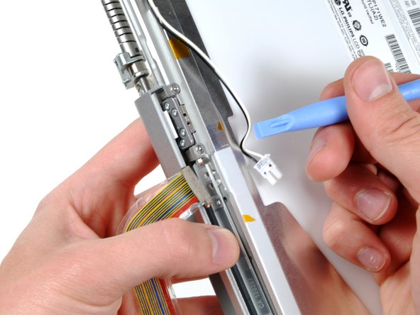 MacBook Pro 17" Models A1151 A1212 A1229 and A1261 Clutch Cover Replacement: crwdns2935265:030crwdnd2935265:02crwdnd2935265:02crwdne2935265:0