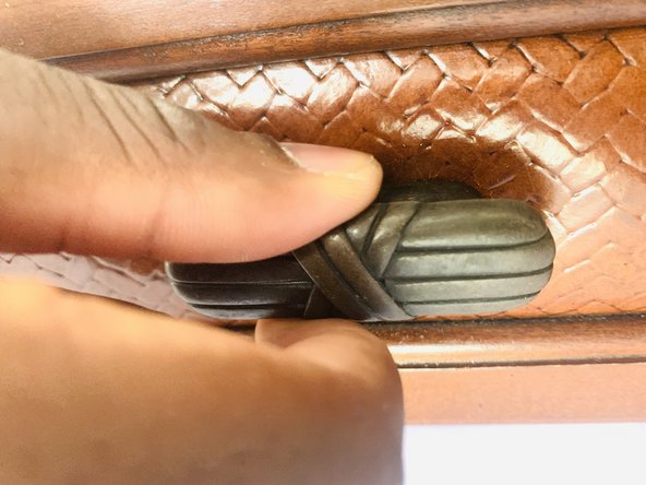 How to Fix a Loose Cabinet Knob: crwdns2935265:011crwdnd2935265:02crwdnd2935265:02crwdne2935265:0