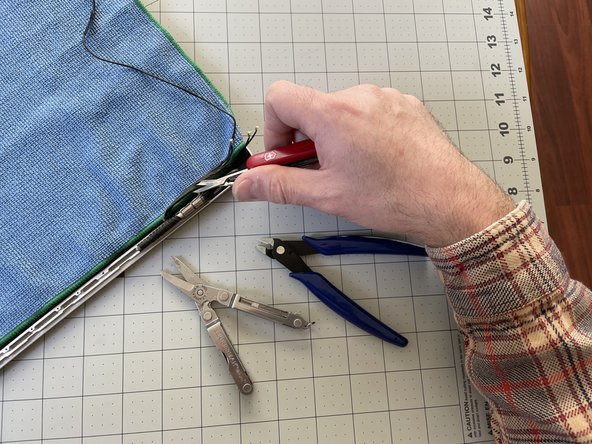 MacBook Pro 15" Unibody Mid 2012 Airport and Bluetooth Antenna Replacement: crwdns2935265:020crwdnd2935265:03crwdnd2935265:03crwdne2935265:0