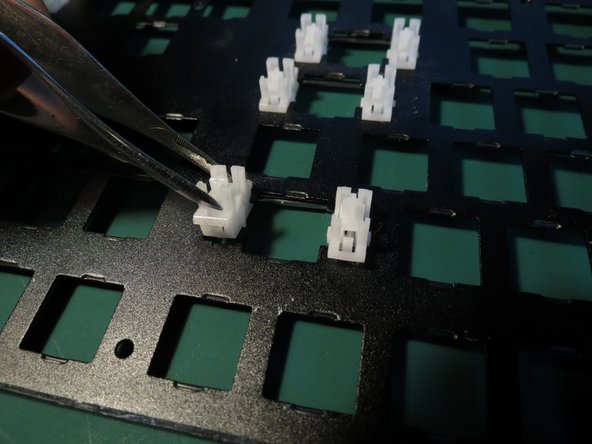 Kogan RGB Mechanical Keyboard Teardown, Remove key supports: crwdns2935265:08crwdnd2935265:02crwdnd2935265:03crwdne2935265:0