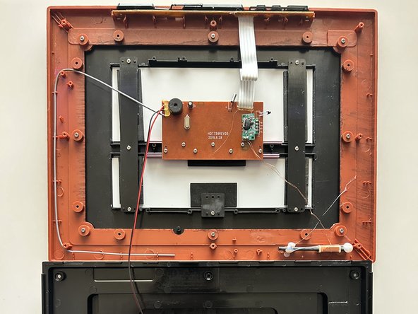 How to Replace a BHG Digital Clock Screen: шаг 6, изображение 2 из 3