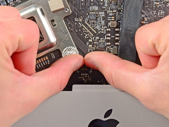 iMac Intel 21.5" EMC 2428 IR Board Replacement, IR Board: crwdns2935265:010crwdnd2935265:02crwdnd2935265:02crwdne2935265:0