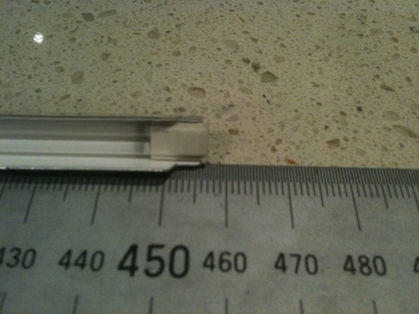 Removing CCFL from iMac 20in LCD CCFL assembly: crwdns2935265:023crwdnd2935265:02crwdnd2935265:03crwdne2935265:0