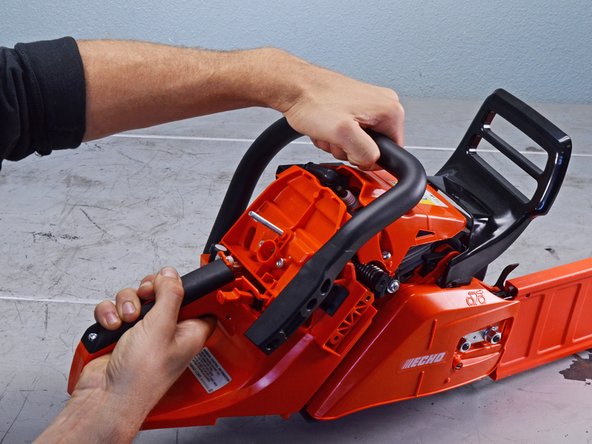 Echo Chain Saw CS590 2019 Ignition Assembly Replacement, Remove the front handle: crwdns2935265:07crwdnd2935265:02crwdnd2935265:03crwdne2935265:0