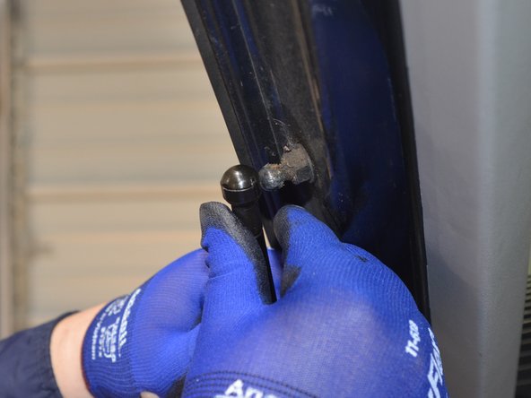 2005-2010 Scion tC Liftgate Support Strut Replacement: passo 5, imagem 1 %32