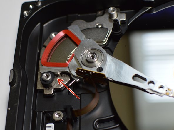 WD Blue Hard Drive Teardown, Head travel limits: crwdns2935265:08crwdnd2935265:02crwdnd2935265:02crwdne2935265:0