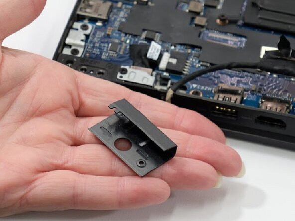 Dell Latitude 5580 Display Replacement: crwdns2935265:09crwdnd2935265:03crwdnd2935265:03crwdne2935265:0