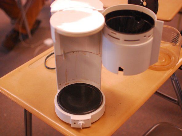 How To Clean Your Coffee Maker, Filter basket, water spout, and body: crwdns2935265:04crwdnd2935265:03crwdnd2935265:03crwdne2935265:0