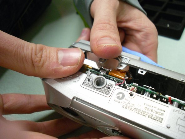 Olympus Camedia D560 Rear Panel Control Buttons Replacement: crwdns2935265:03crwdnd2935265:02crwdnd2935265:03crwdne2935265:0