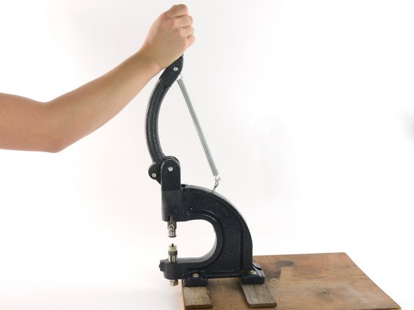 ハンドプレスを使って金属製スナップ留めを付ける方法: 手順 17、 3の画像 1