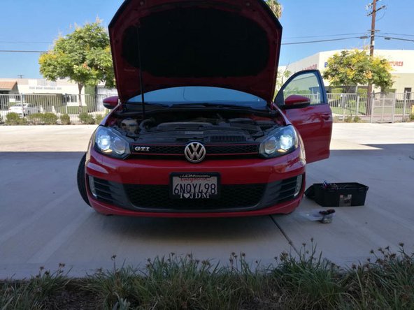 How to Replace HID Headlight Bulbs: crwdns2935265:07crwdnd2935265:02crwdnd2935265:02crwdne2935265:0