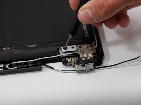 Dell Latitude 5580 Display Replacement: crwdns2935265:013crwdnd2935265:02crwdnd2935265:03crwdne2935265:0