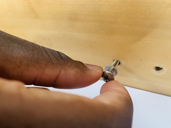 How to Fix a Loose Cabinet Knob: crwdns2935265:07crwdnd2935265:02crwdnd2935265:03crwdne2935265:0