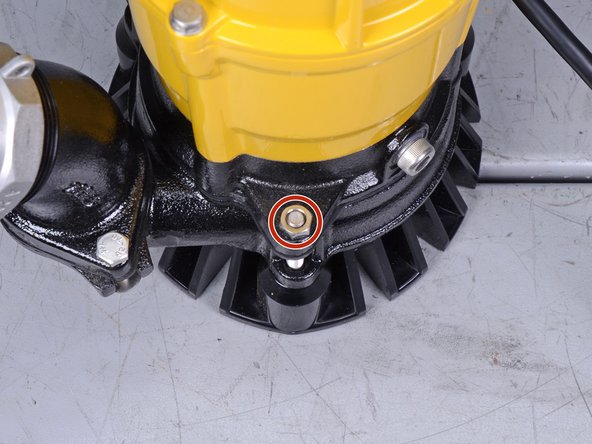 Wacker Pump PST2 400 2008 Impeller Replacement, Remove the strainer assembly nuts: crwdns2935265:04crwdnd2935265:02crwdnd2935265:02crwdne2935265:0