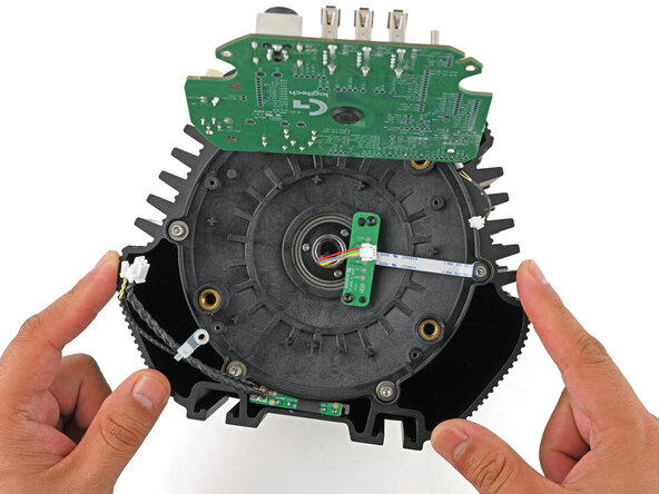 Logitech RS50 Base Slip Ring vervangen, Lijn de sleepringadapter uit: stap 18, afbeelding 2 van 3