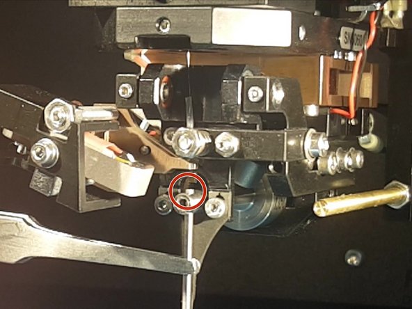 How to change Tool for DeepAccess, Place the new wedge in the transducer.: 手順 3、 3の画像 2