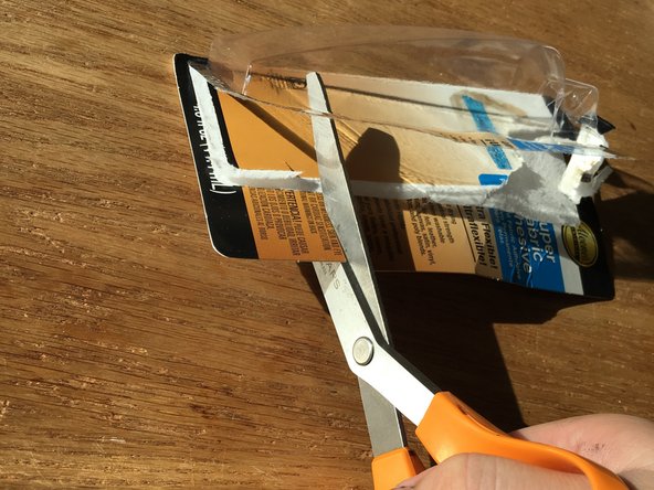 Repair a Tear in Stretched Canvas: Schritt 5, Bild 2 von 3