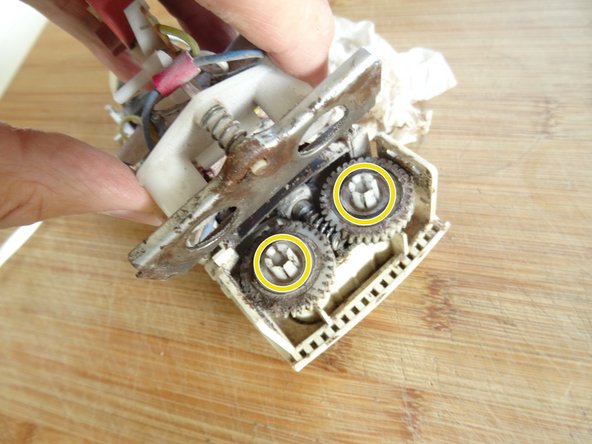 Replace Bosch MFQ1308 spur gear: step 5, image 3 of 3
