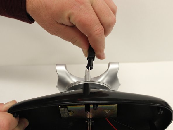 Polyconcept 900-MHz Retro Cordless Telephone Device Antenna Replacement, Removing the Antenna: crwdns2935265:03crwdnd2935265:02crwdnd2935265:02crwdne2935265:0