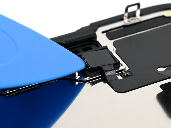 iPhone 16 Screen Replacement, Pry up the ambient light sensor: crwdns2935265:021crwdnd2935265:03crwdnd2935265:03crwdne2935265:0