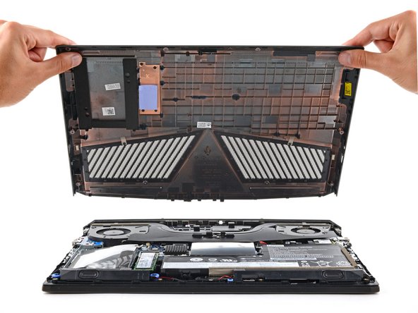 Lenovo Legion Y7000P SSD Replacement, Remove the back cover: crwdns2935265:07crwdnd2935265:03crwdnd2935265:03crwdne2935265:0