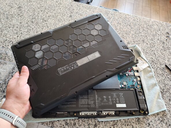Asus TUF Gaming A15 FA506QM Back Cover Replacement, Opening the laptop: crwdns2935265:03crwdnd2935265:03crwdnd2935265:03crwdne2935265:0
