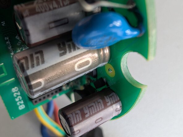 Smontaggio della Shelly Power Strip 4 Gen4, Alimentatore: passo 10, immagine 2 di 3