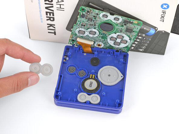 Nintendo Game Boy Advance SP Buttons Replacement, Remove the silicone pads: crwdns2935265:012crwdnd2935265:01crwdnd2935265:03crwdne2935265:0