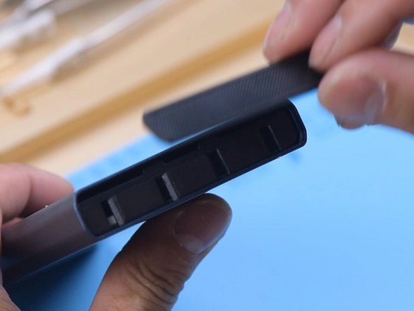 Reuse Old Batteries As A Power Bank, Reattach the casing: crwdns2935265:09crwdnd2935265:02crwdnd2935265:02crwdne2935265:0