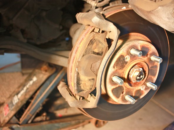 2003-2007 Honda Accord Front Brake Pads Replacement: crwdns2935265:014crwdnd2935265:02crwdnd2935265:02crwdne2935265:0