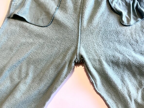 Transforming High-Rise Pants into Low-Rise Style by Hand, Transforming High-Rise Pants into Low-Rise Style by Hand: crwdns2935265:01crwdnd2935265:02crwdnd2935265:02crwdne2935265:0