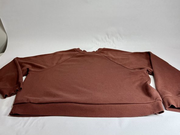 How to Shorten a Sweatshirt Using the Original Hem: 步骤 10 中的图像 2，2