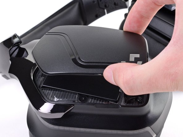 Logitech G935 Battery Replacement, Remove the ear cup door: crwdns2935265:03crwdnd2935265:02crwdnd2935265:02crwdne2935265:0