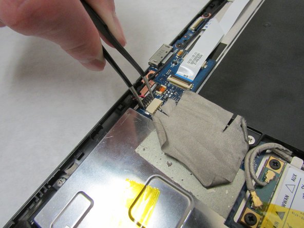 Acer Iconia Tab A501 Speaker Replacement: step 4, image 2 of 3