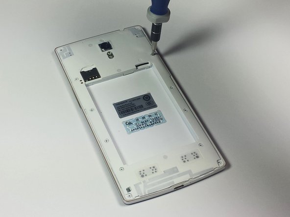 Oppo X9000 Volume Button Replacement, Remove the Back Panel Screws: crwdns2935265:03crwdnd2935265:02crwdnd2935265:02crwdne2935265:0