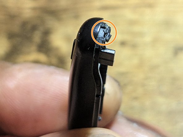 Jbl Tune 225TWS Battery Replacement, Remove battery cover: crwdns2935265:01crwdnd2935265:03crwdnd2935265:03crwdne2935265:0