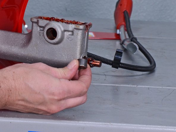 Mantis Tiller 7940 (2017) Worm Shaft Replacement, Remove the lower roller bearing.: crwdns2935265:025crwdnd2935265:02crwdnd2935265:02crwdne2935265:0