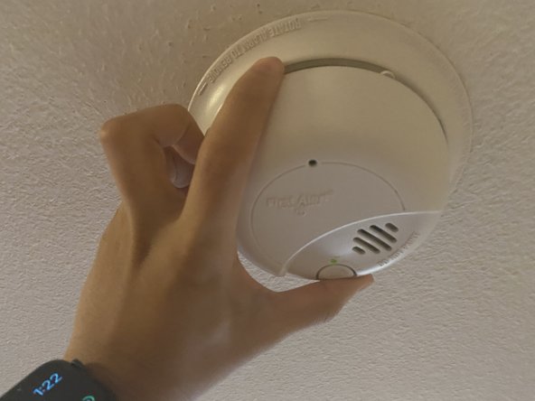 First Alert Smoke Alarm 9120B Battery Replacement: шаг 7, изображение 3 из 3