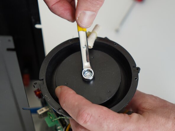 Kaffelogic Nano 7/LINK (A/B/C-N Serial) Motor Replacement, Remove impeller nut: Schritt 11, Bild 1 von 3