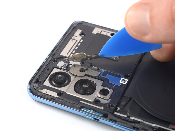 OnePlus 9 5G Screen Replacement, Pry up the flash assembly: step 13, image 2 of 2