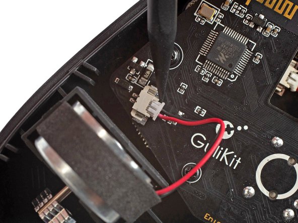 GuliKit KingKong 2 Pro Battery Replacement, Disconnect the right vibration motor: crwdns2935265:06crwdnd2935265:02crwdnd2935265:03crwdne2935265:0